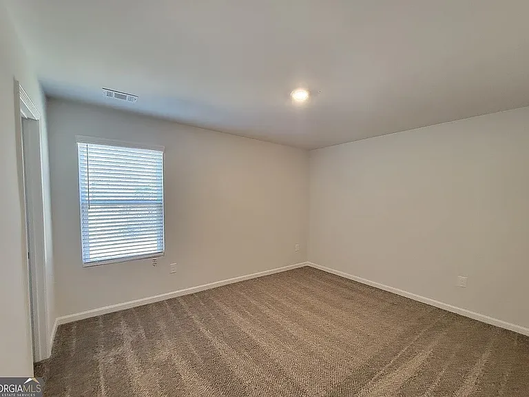 Bedroom on Main w/attached bath