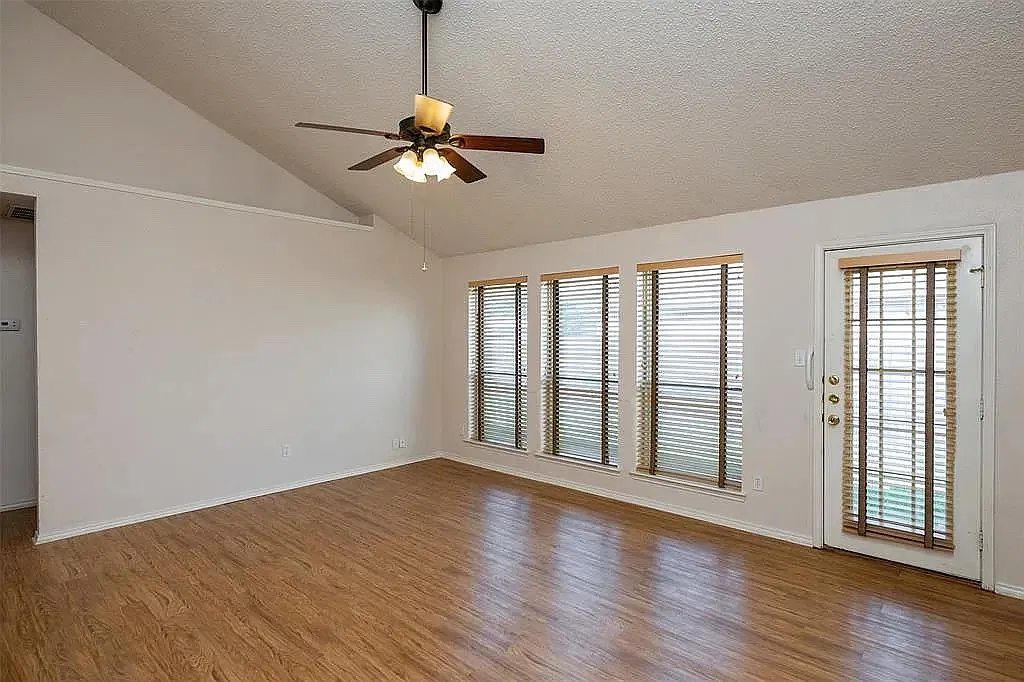3 bed, 1334 sqft, $1,900 — Photo 3
