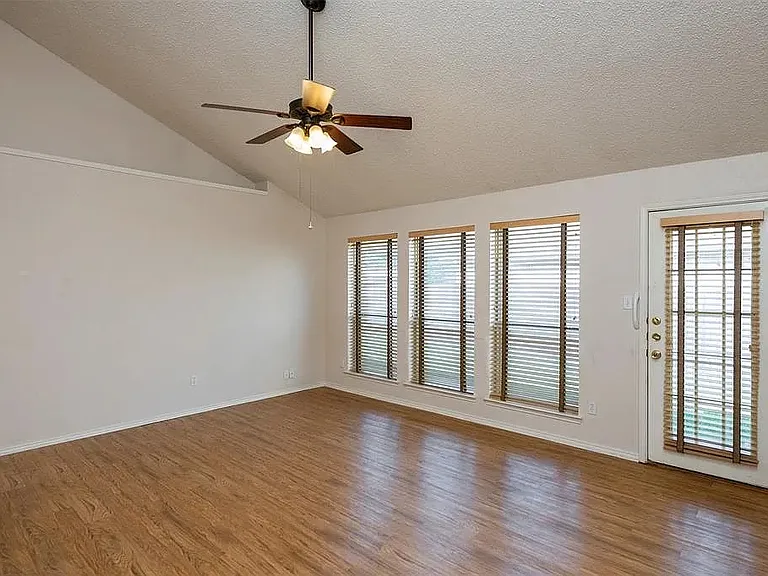 10820 Pebblecreek Ct — Photo 3