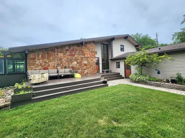 3027 W Riverview Dr, Bay City, MI 48706