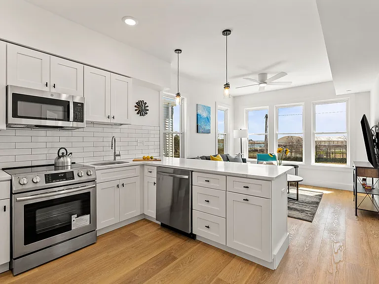 695 Bennington St #3 — Photo 11