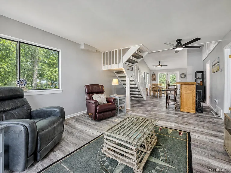 4165 Highcrest Dr — Photo 17