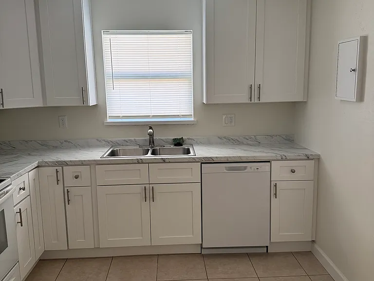 245 Emory Pl #HOUSE — Photo 10
