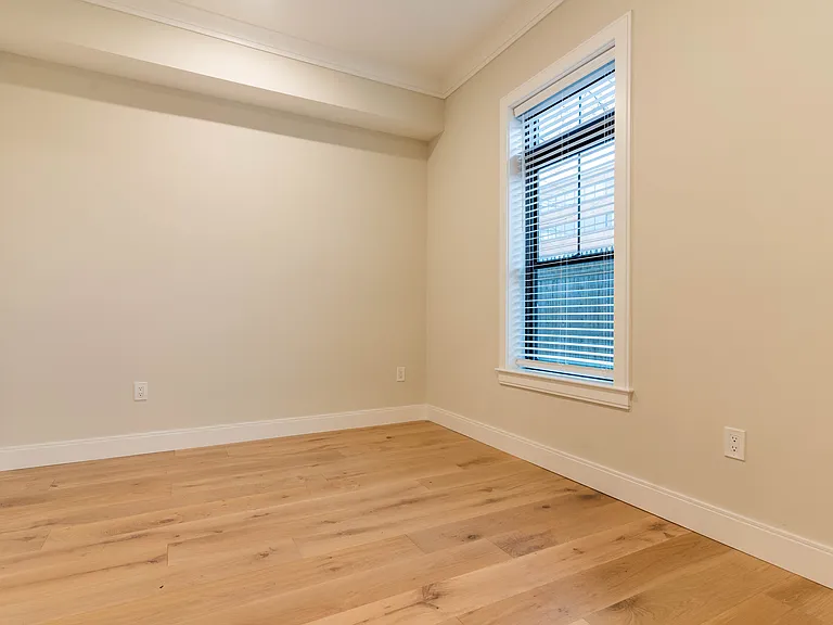 157 Everett St #102 — Photo 5