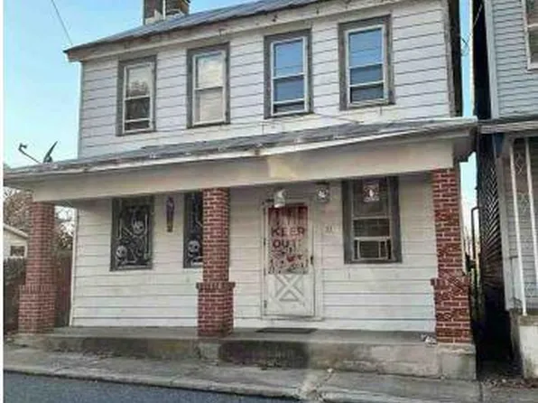 33 Main St, Bethel, PA 19507