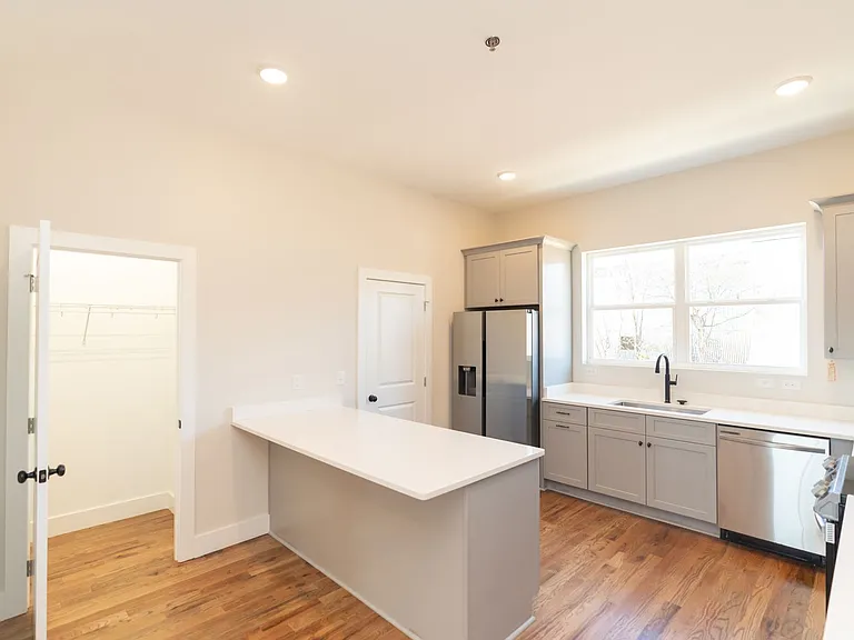 1039 Montague Pl — Photo 7