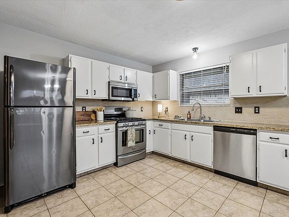 3rd image of 2138 Tower Bridge Rd