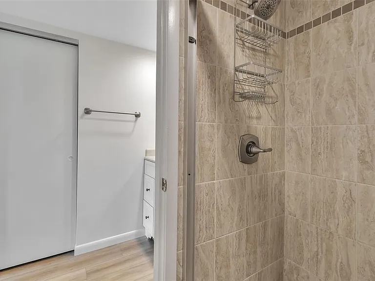 5224 Lake Village Dr #67 — Photo 25