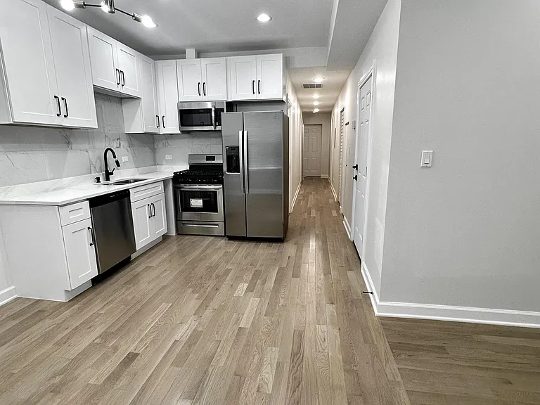 2946 N Rockwell St #3 — Photo 11