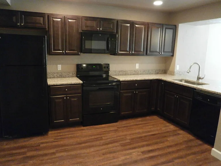 Elm Terrace Apartments — Photo 33