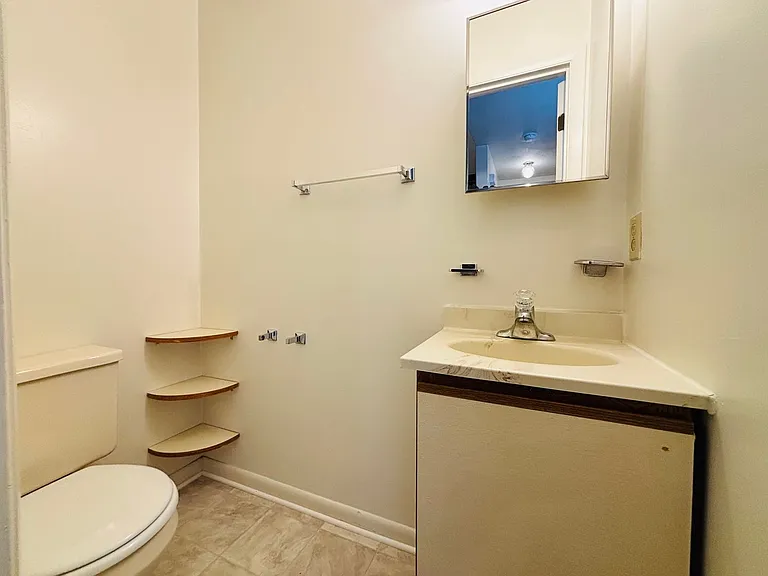 253 Fairfax Rd — Photo 5