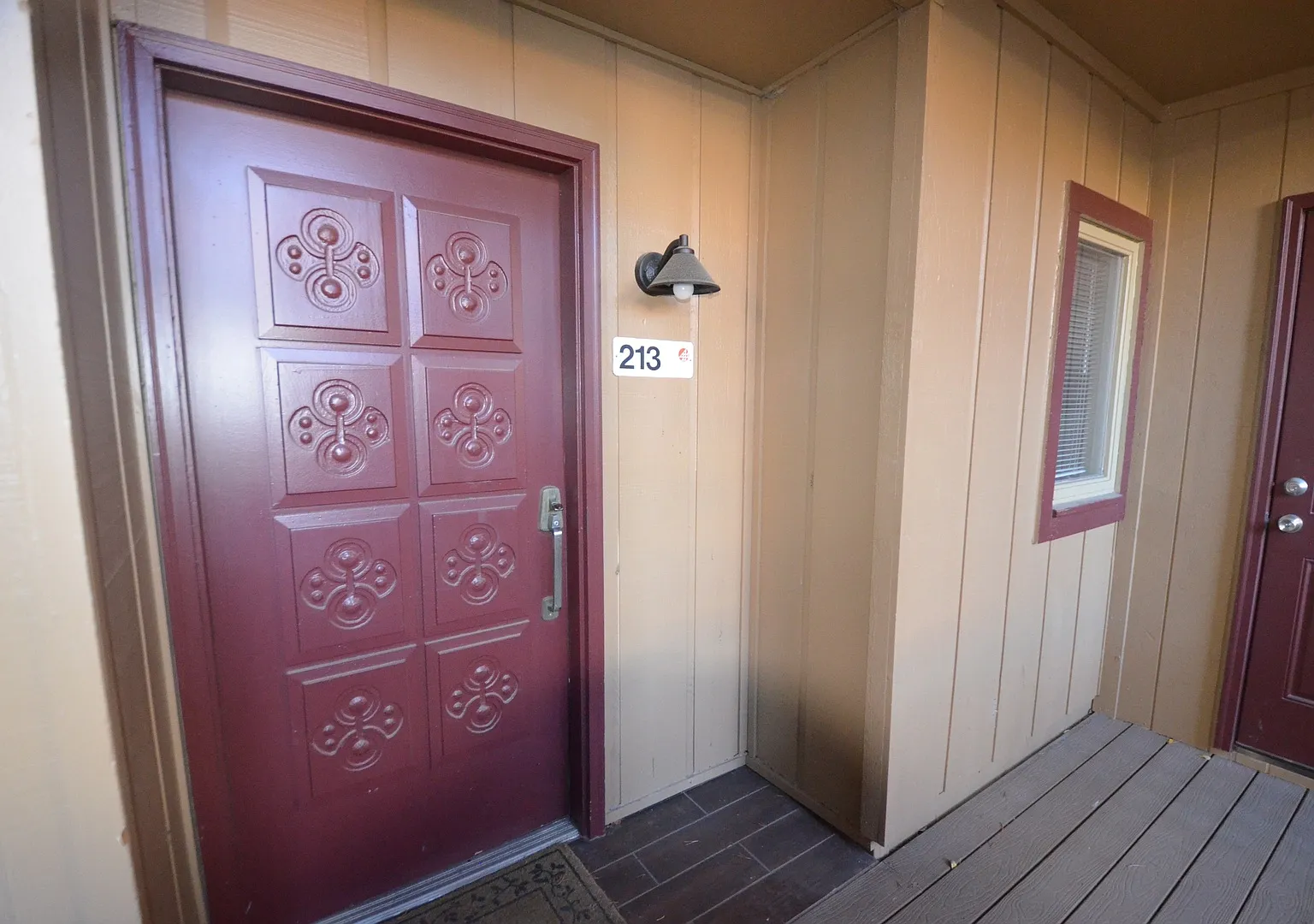 Long Winter Lease! Fully Furnished, on bus route! Remodeled Kitchen and Baths! — Photo 4