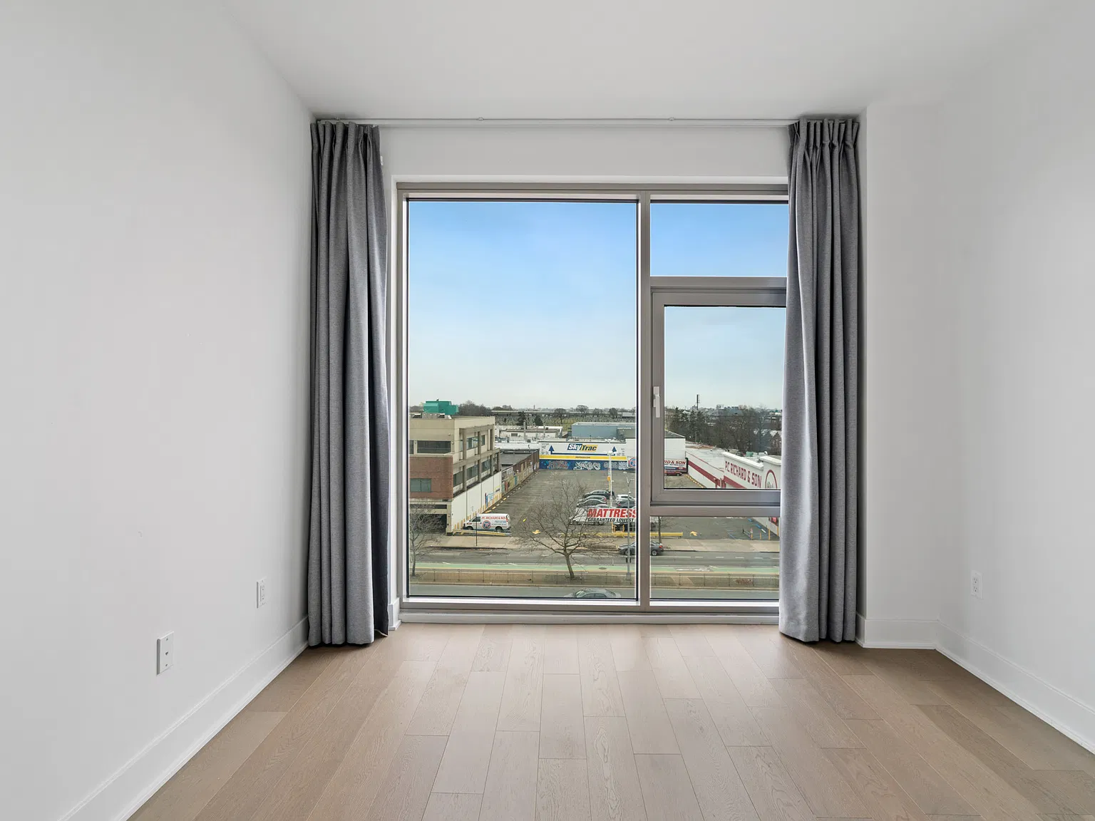 50-11 Queens Boulevard — Photo 2