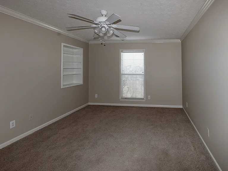825 Bluegrass Dr — Photo 9