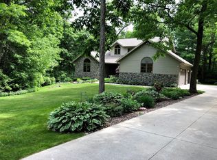 W2546 Blackberry Dr, Mount Calvary, WI