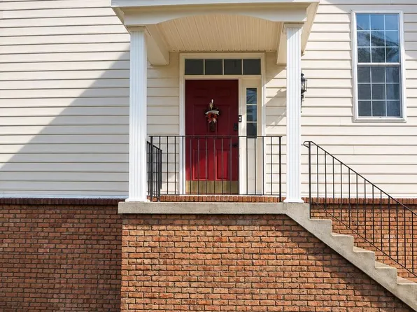 42704 Sandman Ter, Chantilly, VA 20152
