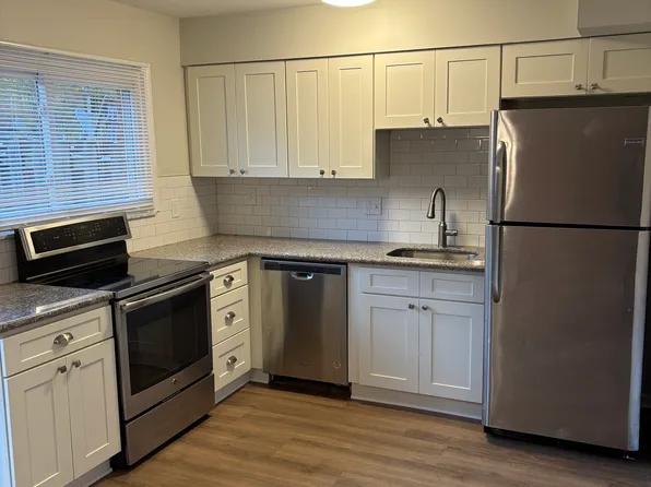 53 Charleston Sq, Euclid, OH 44143