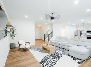 6037 Fieldstone Cir, South Lyon, MI 48178