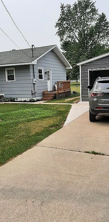 1st image of 28 3rd St