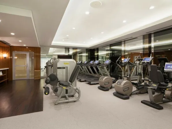 21 East 61st Street image 7 of 12