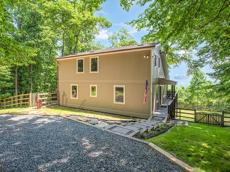 1619 Summit Dr — Photo 38