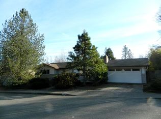 1061 NW Morgan Ln, Grants Pass, OR