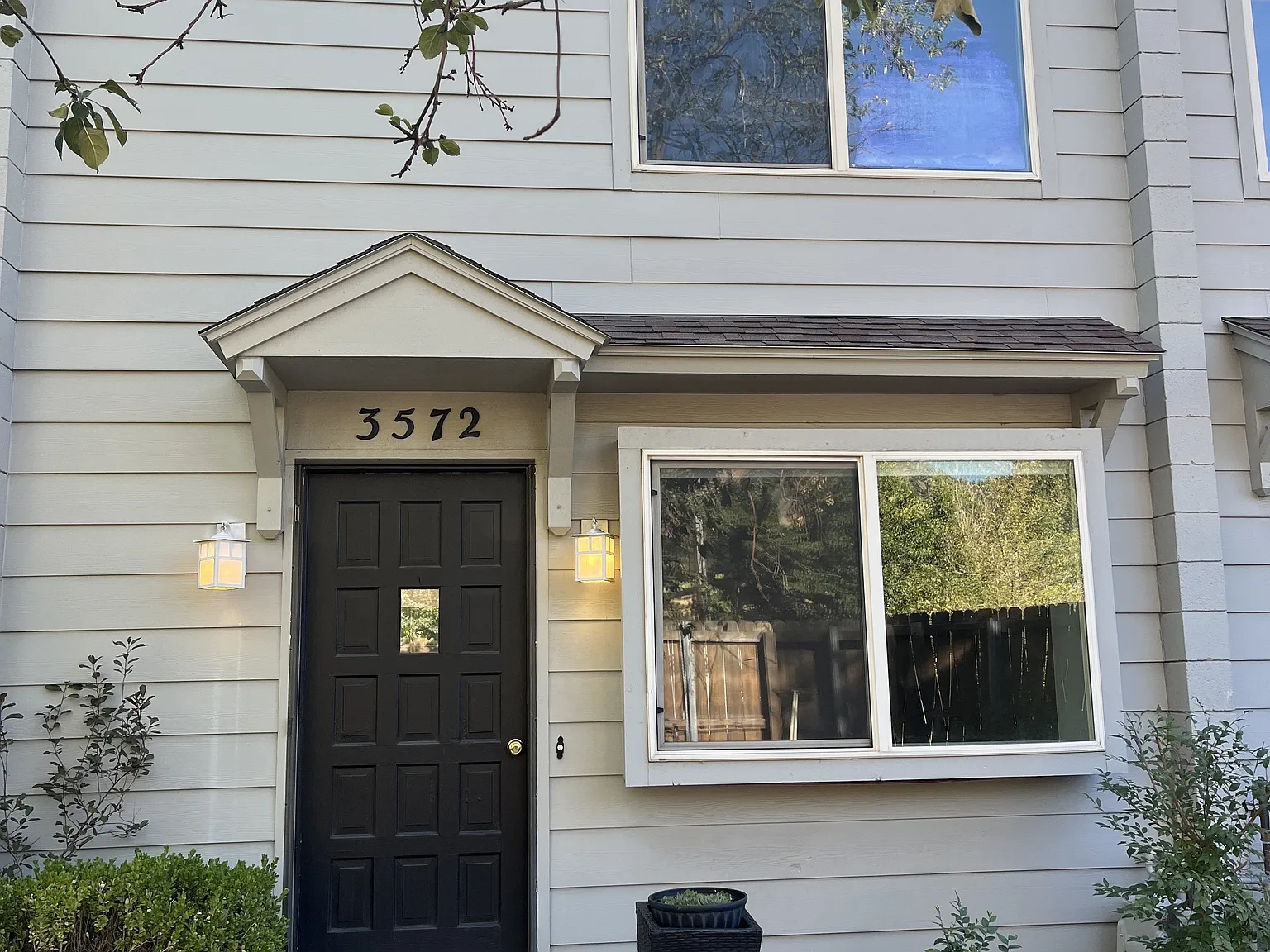 3572 Broadway St — Photo 1