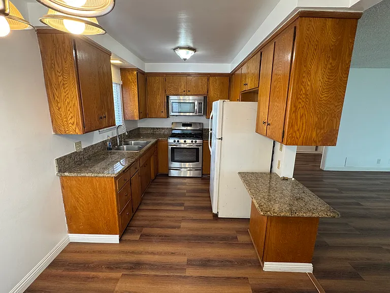 212 E Tamarack Ave #6 — Photo 15