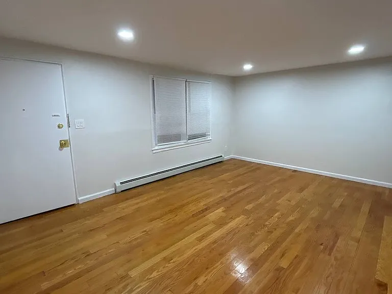 37B Hawthorne Dr #1 — Photo 8