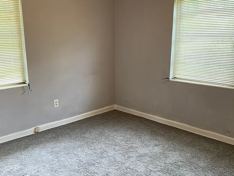 220 S Elsasser St — Photo 8