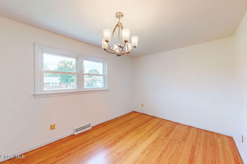 5th image of 1130 Elton Avenue
