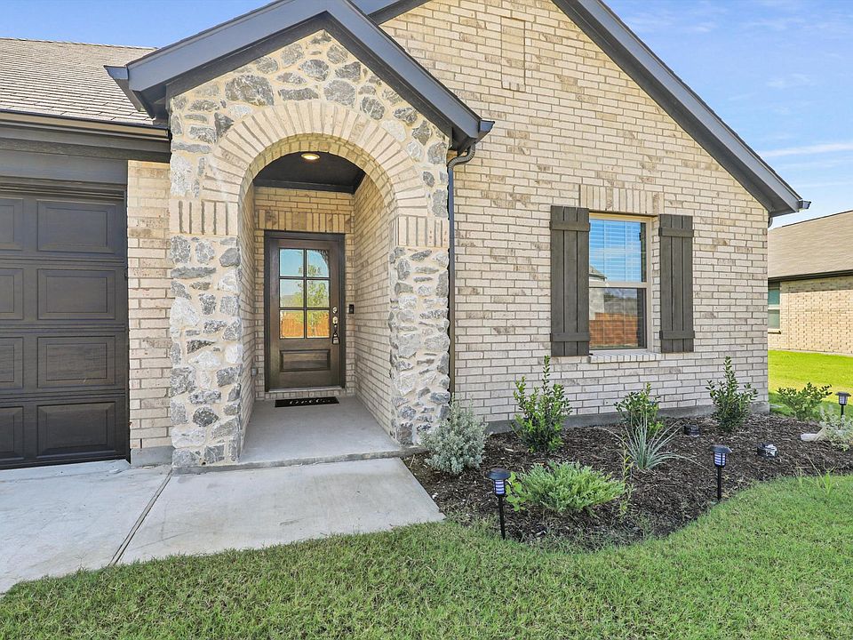 1st image of 1809 Saint James Place Ln