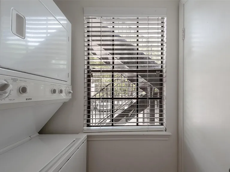 2401 Sycamore Ave #C2 — Photo 15