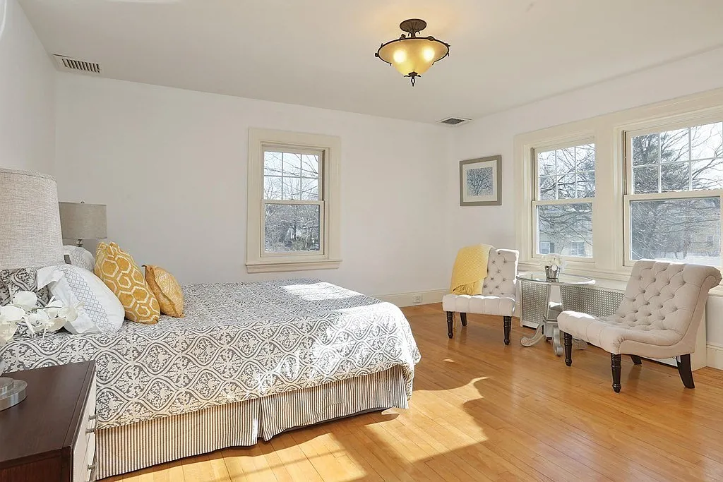 5 bed, 2.5 bath, 2590 sqft, $7,700 — Photo 4