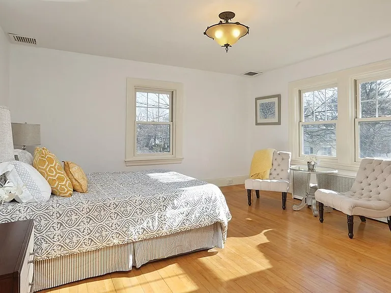 16 Ballard St #1 — Photo 4