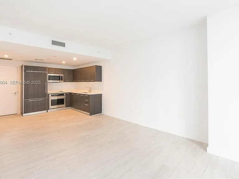 45 SW 9th St #1303 — Photo 7