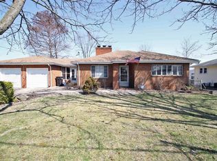 1118 Juniper Ave, Godfrey, IL 62035