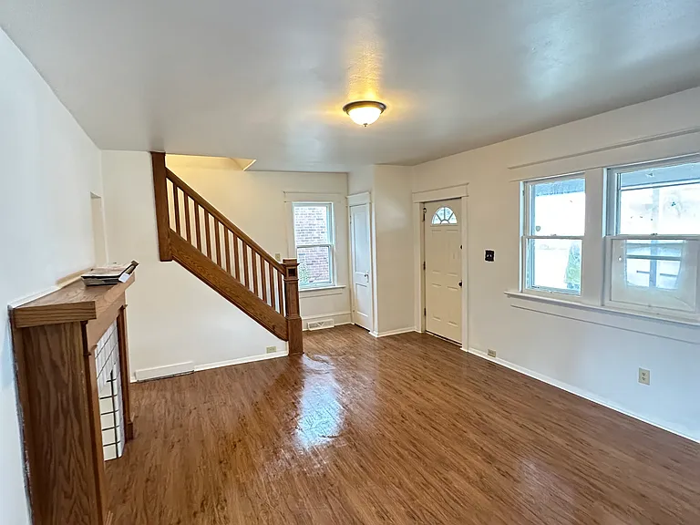 2627 Van Buren Ave — Photo 3