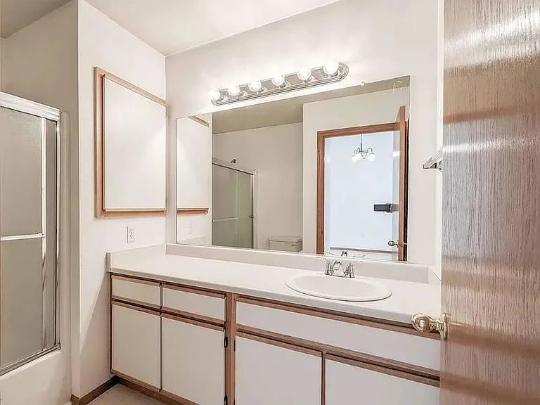 2522 NW Vaughn St — Photo 5