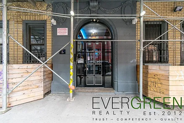 Rented by Evergreen Apartments BK | media 16