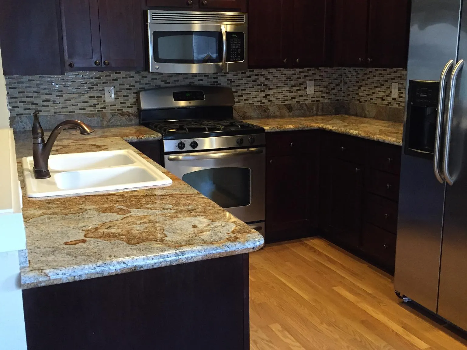 3 bed, 2.5 bath, 1760 sqft, $3,950 — Photo 3