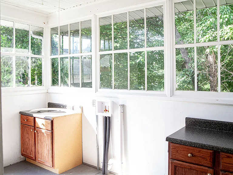 131 Carolina Ave — Photo 10