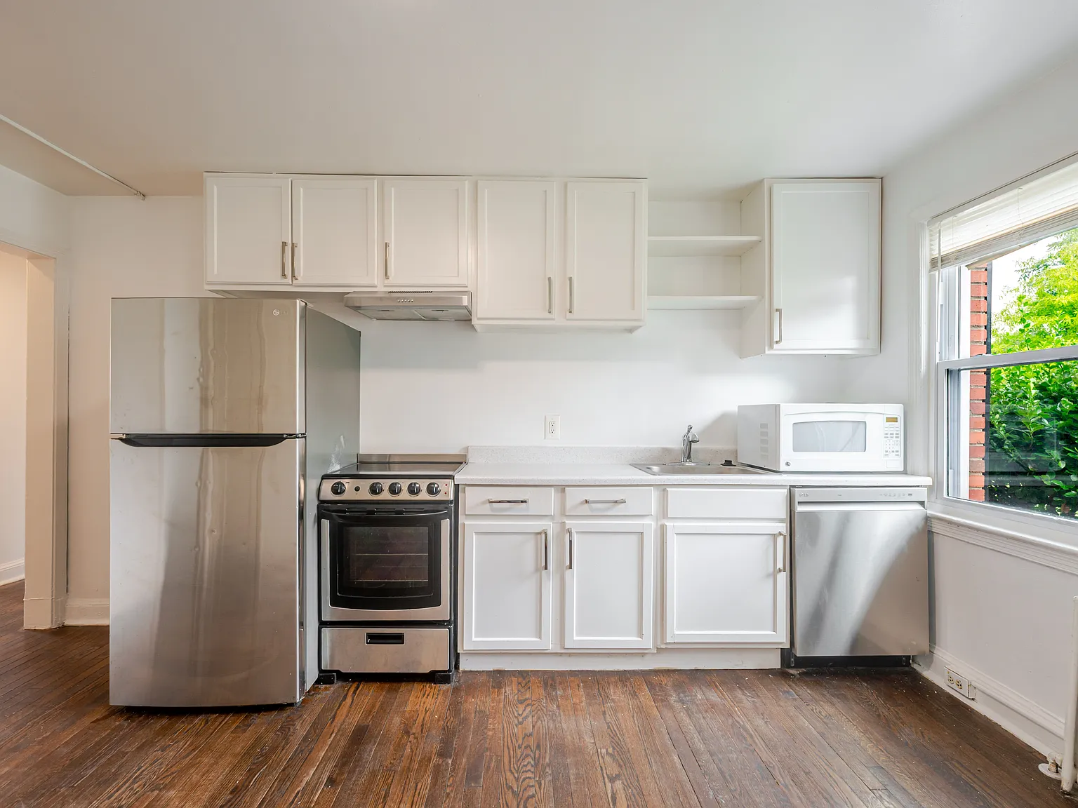 2 bed, 790 sqft, $2,395 — Photo 2