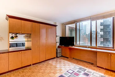 Rented by BARNES New York