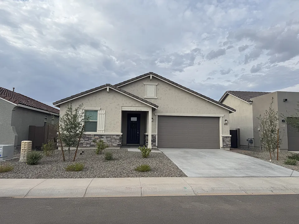 643 W Riparian Dr
