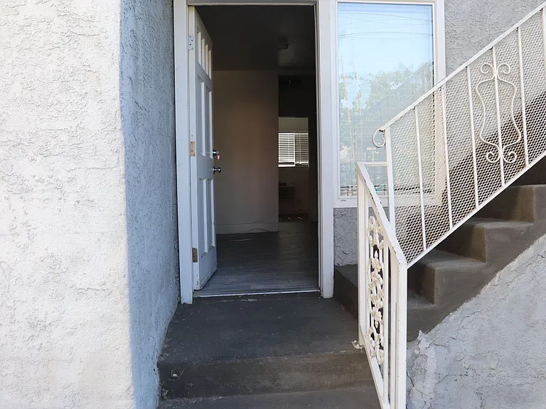 155 W 41st Pl — Photo 8