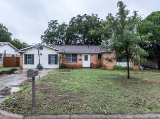 604 Meadowcrest Dr, Crowley, TX 76036
