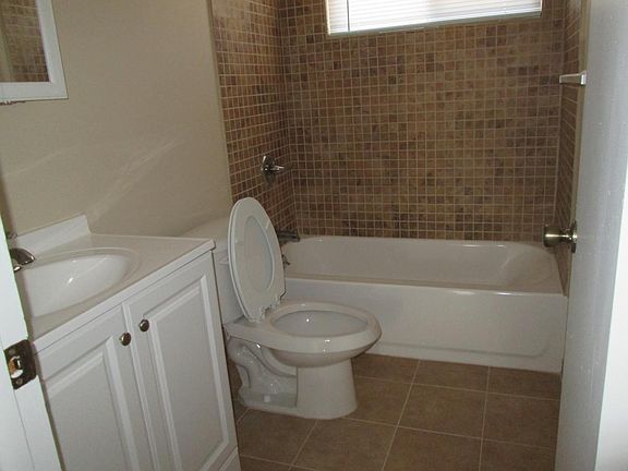 4th image of 15300 Leslie Ave