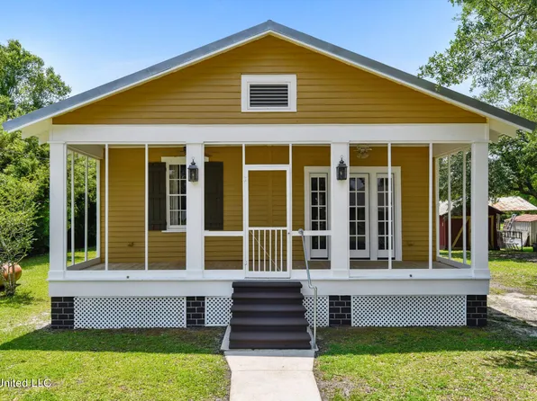 203 Jeff Davis Ave, Waveland, MS 39576