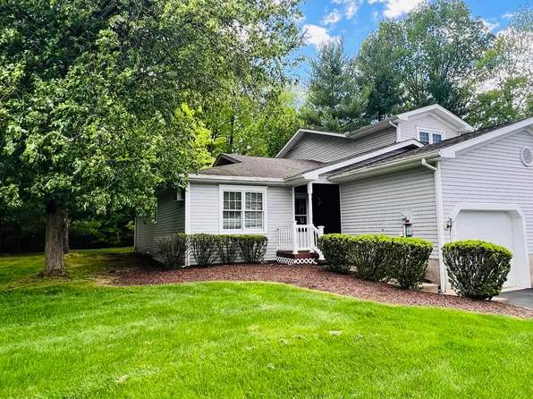211 Amber Ln, East Stroudsburg, PA 18301